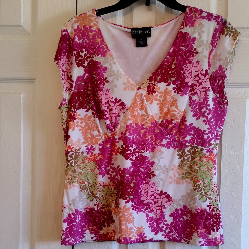 SALE 2 FOR $ 18.00 !!!  XL Style & Co Pink & White Floral  Womens Top